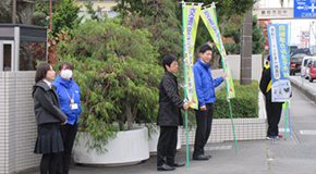 藤枝北高等学校前にて『年末交通安全県民運動』の交通安全活動を実施しました