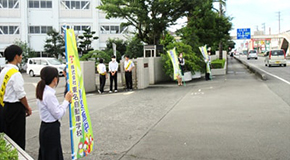 藤枝北高等学校前にて『秋の全国交通安全運動』の交通安全活動を実施しました
