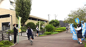 藤枝西高等学校前にて『秋の全国交通安全運動』の交通安全活動を実施 写真