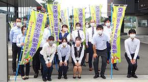 静清高等学校前にて『夏の交通安全県民運動』の交通安全活動を実施写真