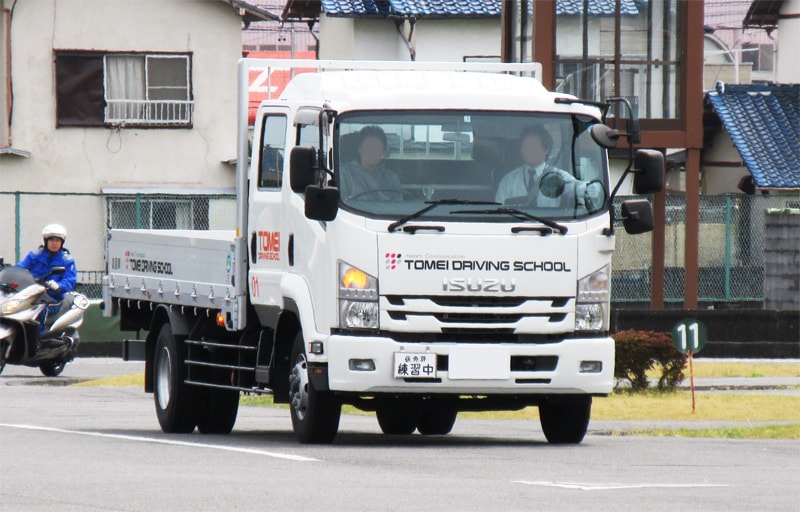 中型自動車(教習中)