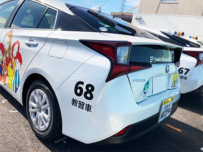 トヨタプリウス車の新車【写真4】