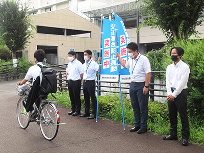 藤枝西高等学校前交通安全活動2