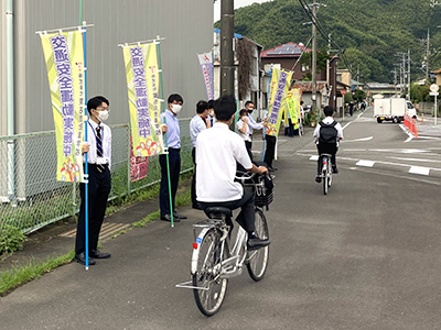 静清高等学校前『令和４年 夏の交通安全県民運動』交通安全活動2