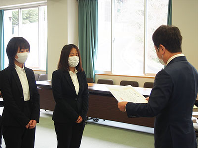 奨学金プログラム優秀賞　ディン カン リン様、ルオン リー ヴァ様 写真