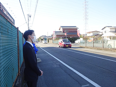 横断歩道看板前『年末の交通安全県民運動』の交通安全活動