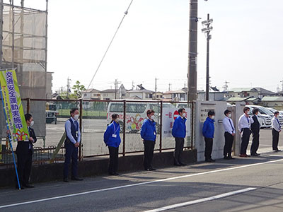 東名自動車学校の門前