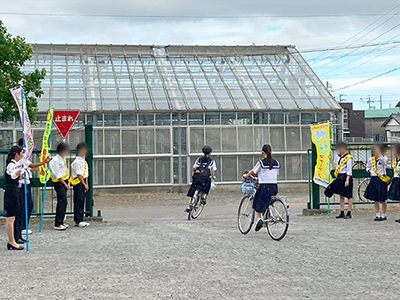 藤枝西高等学校舎前の通学路