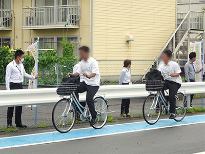 静清高等学校前の通学路