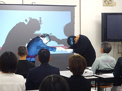 代表者へ「ほめ達検定３級」認定証が手渡されました