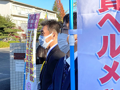 藤枝北高等学校舎の正門前