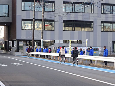 静清高等学校正門前の通学路