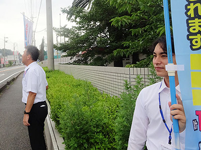 藤枝北高等学校の正門前