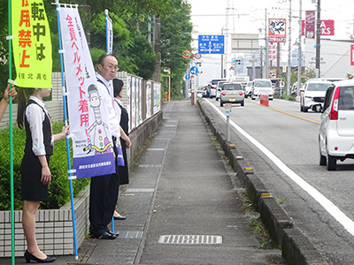 藤枝北高等学校の正門前の公道